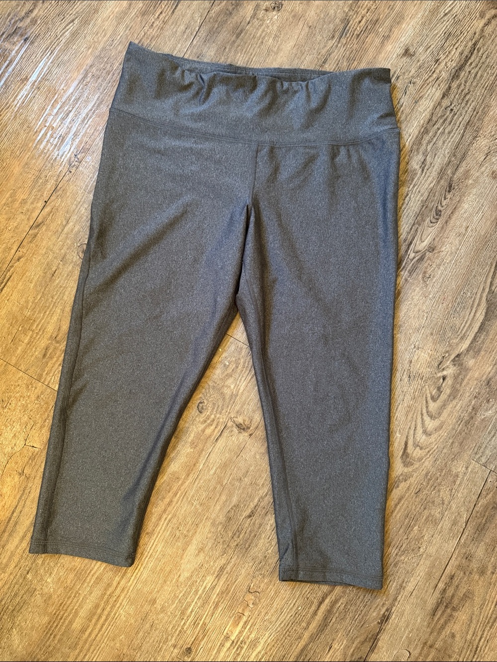 Amazon Essentials Charcoal Gray Capri Leggings